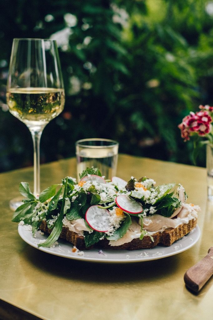 Wein und Brotzeit bei Frau Luna