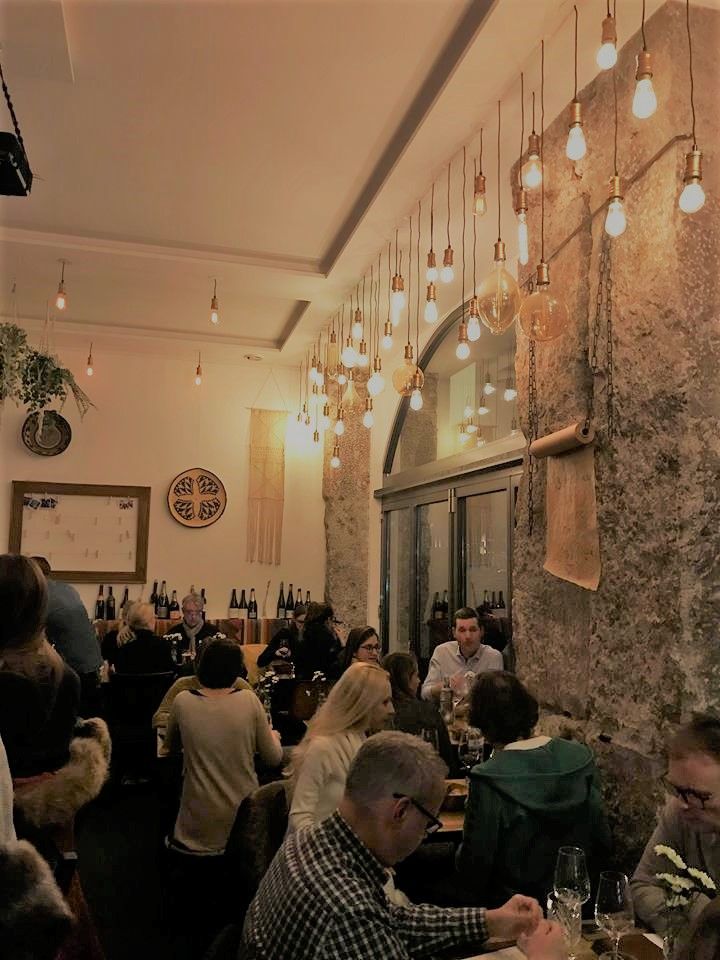 Tafel mit französischen Speisen
